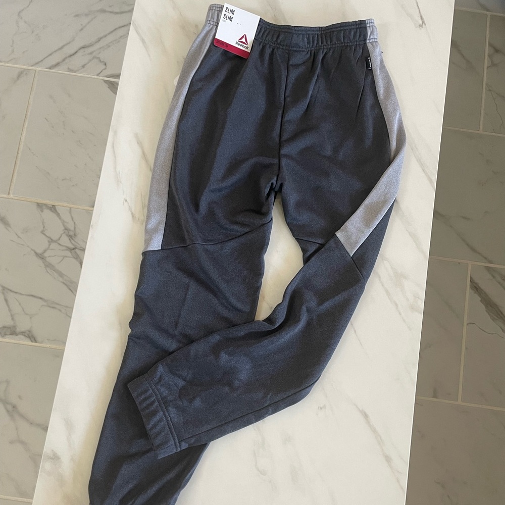 NWT Reebok Boys Jogger Medium (8) Brand New